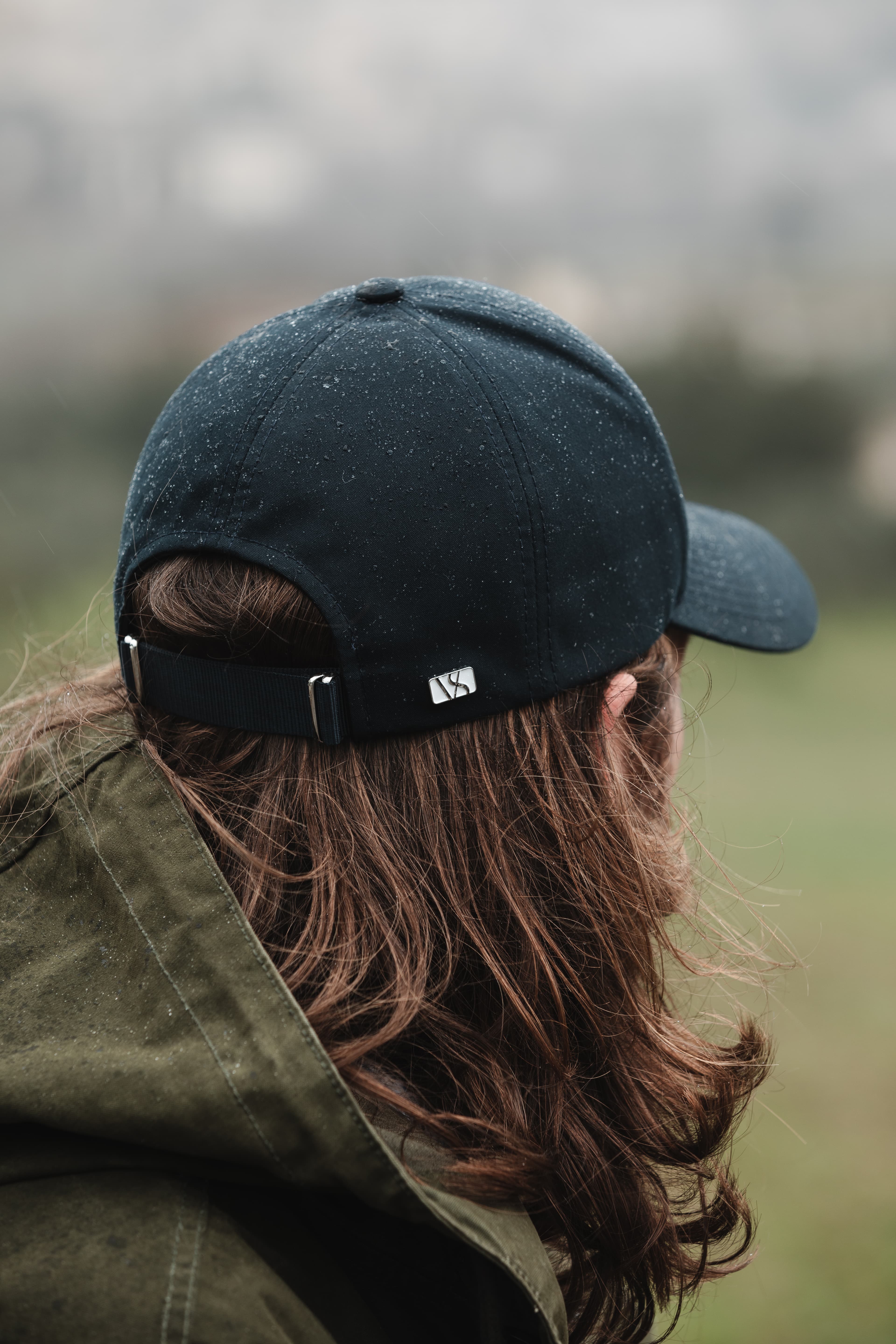 Back view of ventile cotton cap in rainy weather