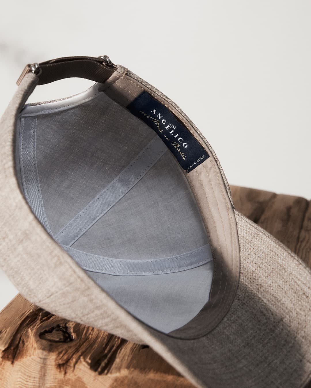 Detailed inside view of an argent khaki linen cap made of italian linen from Lanificio Angelico