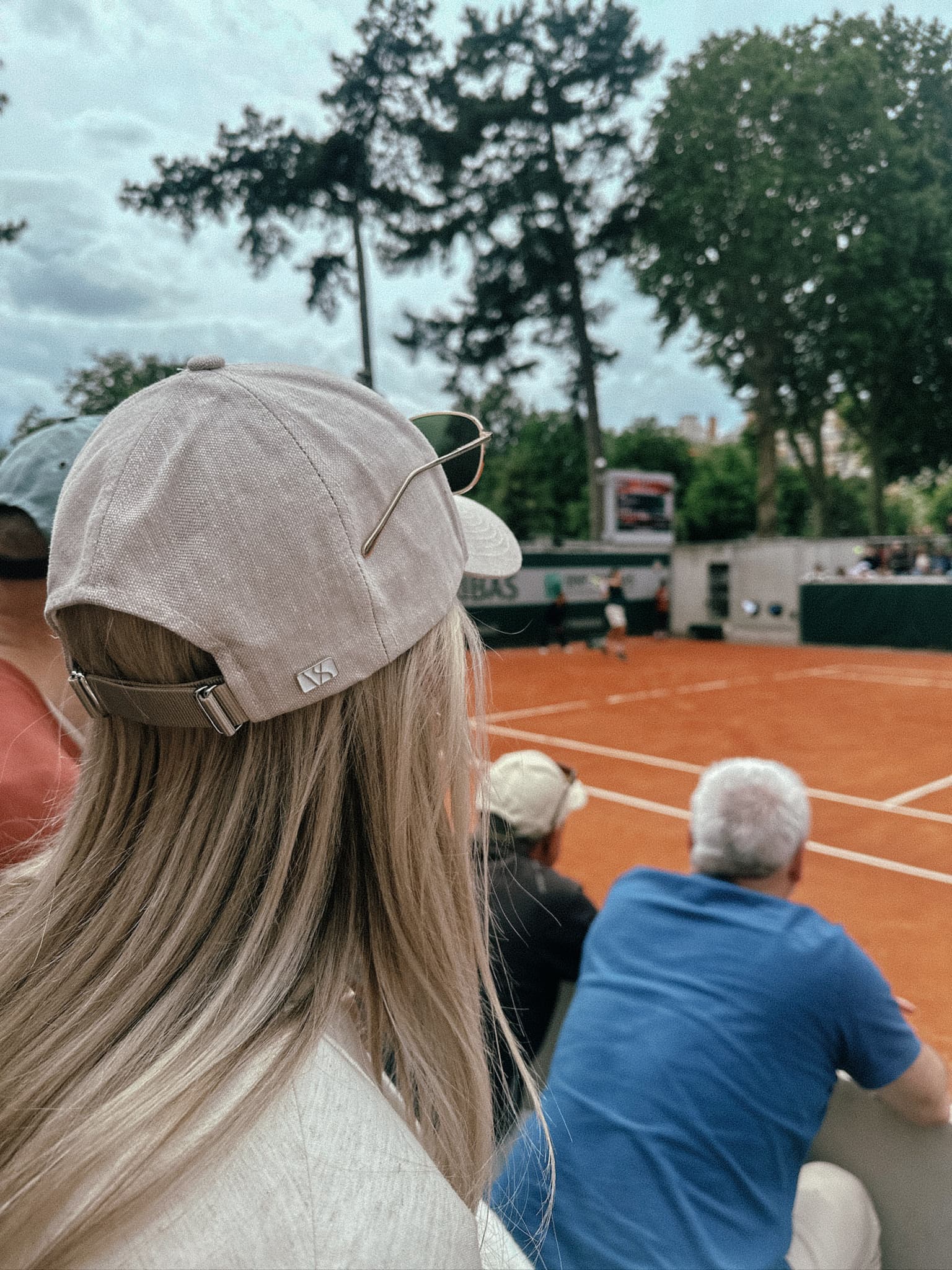 Owners Club winner watching tennis during Paris Experience