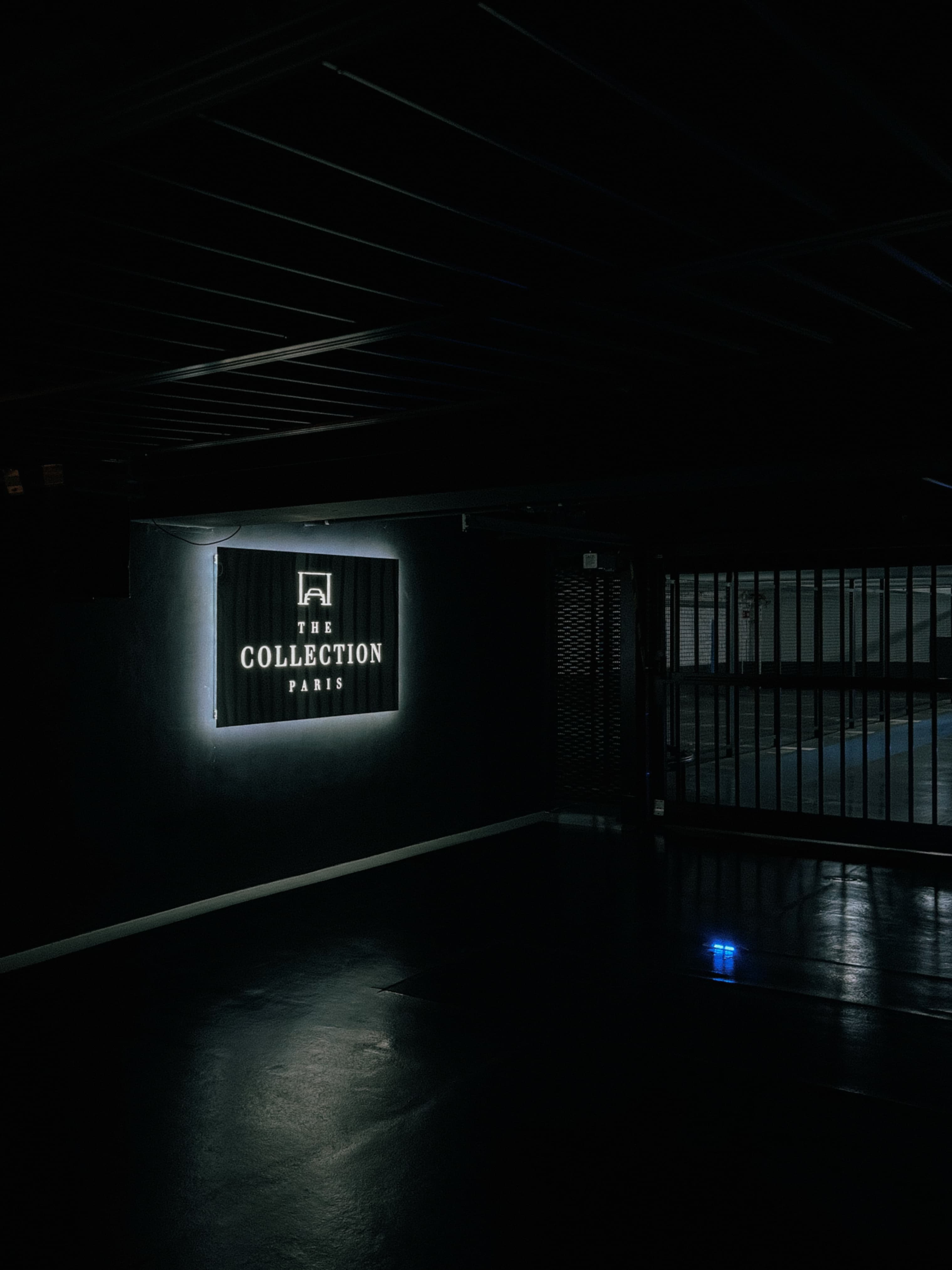 The collection paris sign