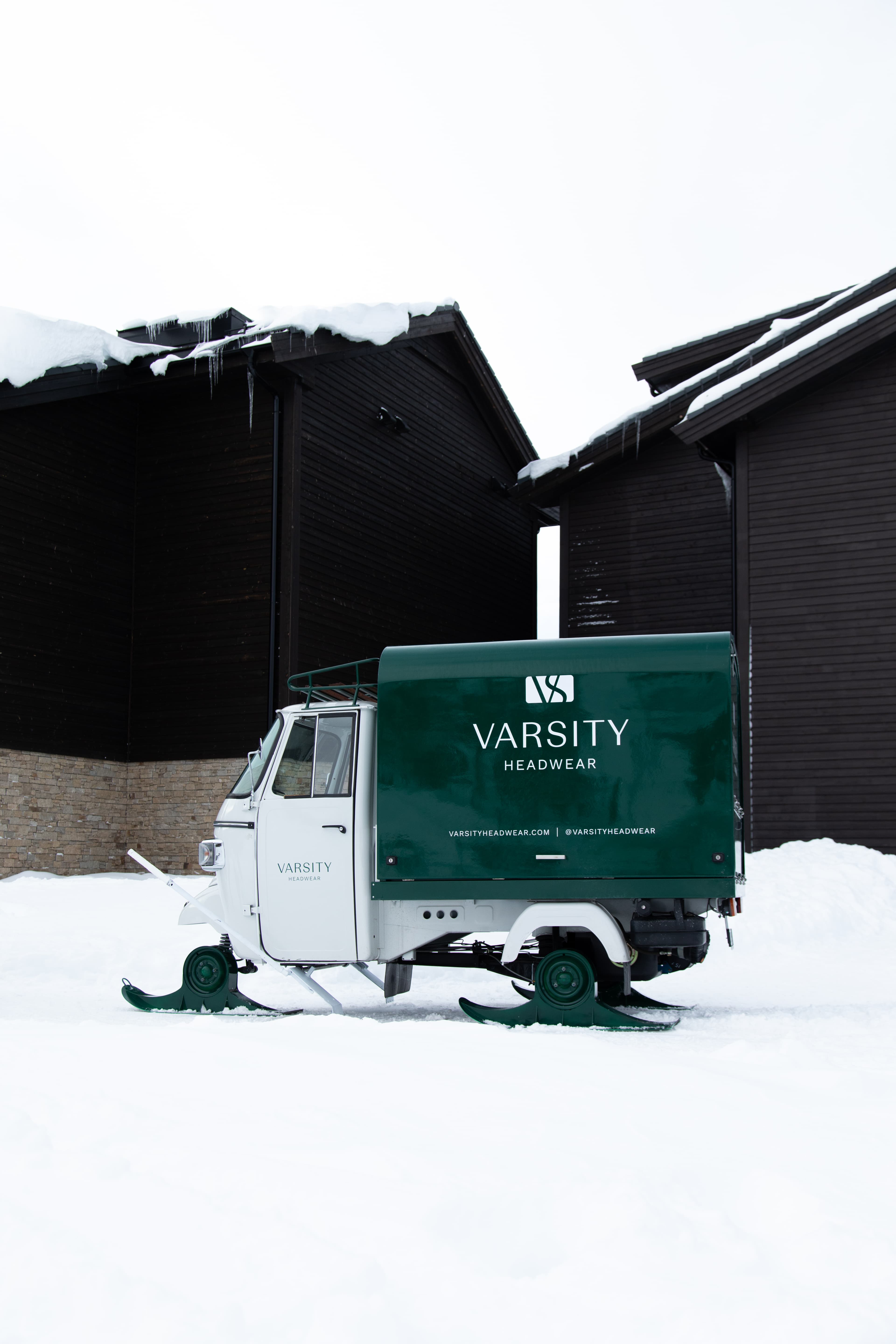 VH pop-up capmobile on snow